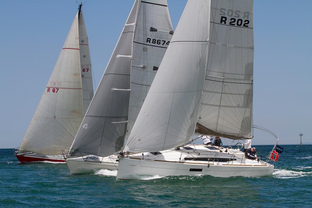 Nanga Mai, Compromise and Eneseay away in the Cruising fleet. - Lipton Cup Regatta 2017 © Bernie Kaaks